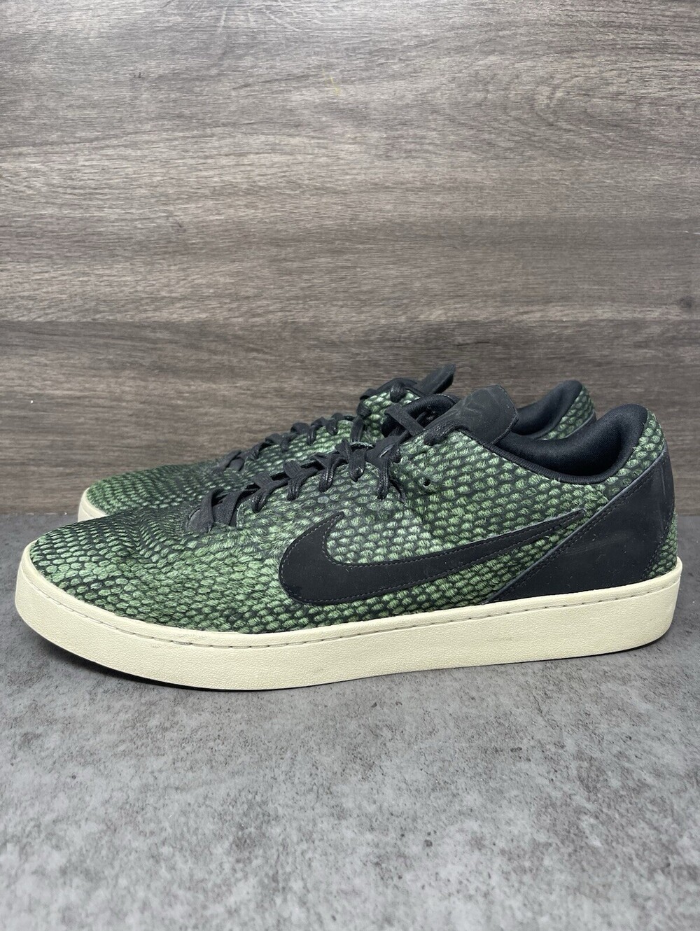 Nike Kobe 8 NSW Lifestyle LE Gorge Green Size 13 Mens Black Sail 582552-300